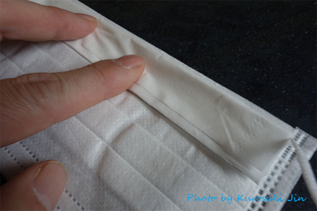 ティッシュとマスクを重ねた状態