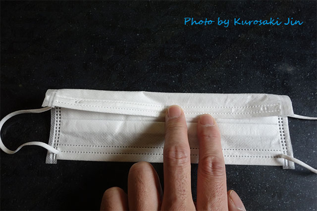 折り曲げたマスク